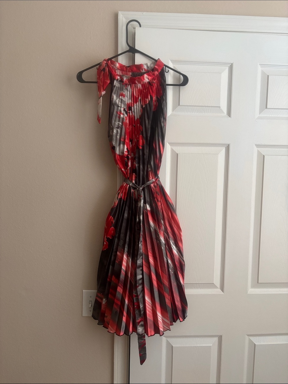 Red & Black Floral Pleated Women’s Dress